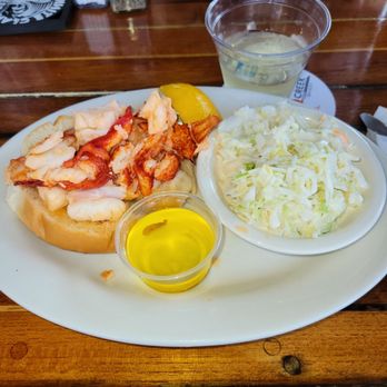 Lenny's Indian Head Inn - Hot lobster roll, Cole slaw, white wine - Seafood Near Me - Branford, Connecticut Lenny's Indian Head Inn - Hot lobster roll, Cole slaw, white wine - Seafood Near Me - Branford, Connecticut