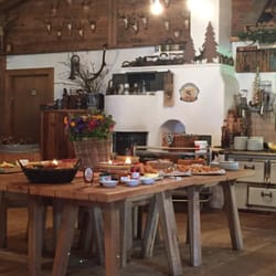 Schlossbergalm - Buffet innen