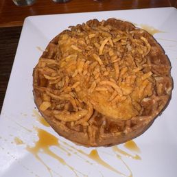 Chicken and waffle with crispy onions Chicken and waffle with crispy onions