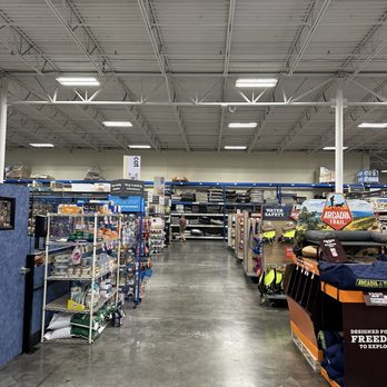 PetSmart - Pet Training Near Me - Saint Louis, Missouri