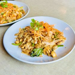 Arawan Thai Cuisine - Pad Thai Lover - with Egg and Vegetable