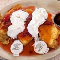 Great Scotts Eatery - Strawberry Shortcake French Toast | Instagram: @telephonesmoothie