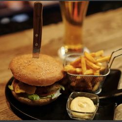 The Flats Restaurant & Tavern - Burger and a beer