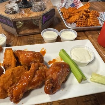 Union 28 Tap House - Ordered "extra crispy" chicken wings - that's what came out - the sweet potato fries were very good, but not at room temp - Music Venues Near Me - Midlothian, Texas Union 28 Tap House - Ordered "extra crispy" chicken wings - that's what came out - the sweet potato fries were very good, but not at room temp - Music Venues Near Me - Midlothian, Texas