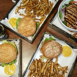 3h's Burger & Chicken - Joppiesaus zu den fries war super
