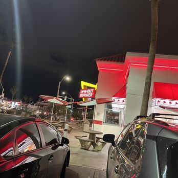 In-N-Out Burger - Outside seating and view of in and out sign - Burgers Near Me - Las Vegas, Nevada