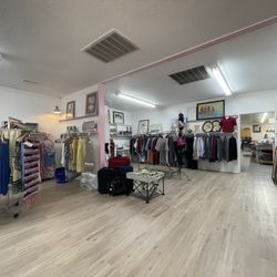 Hotline Too - Spacious shopping area