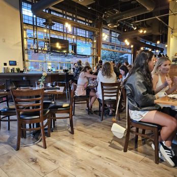 Bacio Italiano - Dining Room - Pizza Near Me - Tucson, Arizona