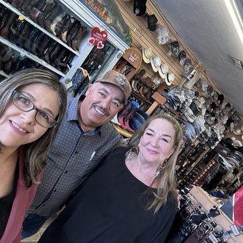 Aladinno Novedades - Visita de una buen amiga Thank you for visit us k. - Women's Clothing Near Me - Coachella, California Aladinno Novedades - Visita de una buen amiga Thank you for visit us k. - Women's Clothing Near Me - Coachella, California