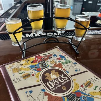 4 Dogs Brewing & Pub - Flight - Brewpubs Near Me - Easton, Maryland