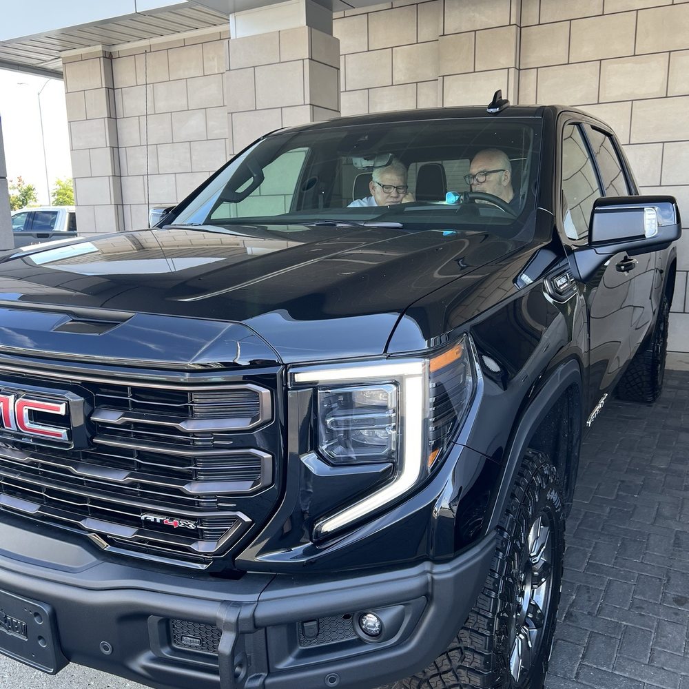 Bentley Buick GMC - Getting a tutorial - Auto Repair Near Me - Huntsville, Alabama Bentley Buick GMC - Getting a tutorial - Auto Repair Near Me - Huntsville, Alabama