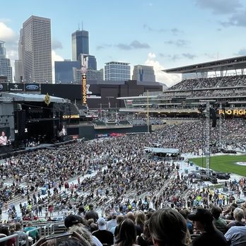 Target Field - Foo Fighters concert - Stadiums & Arenas Near Me - Minneapolis, Minnesota