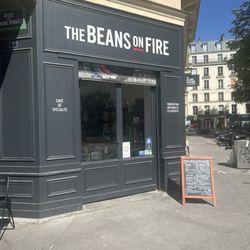 The Beans on Fire - La devanture du café