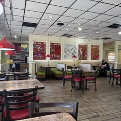 Fazoli's - The Ontario, Ohio restaurant was clean and cozy.