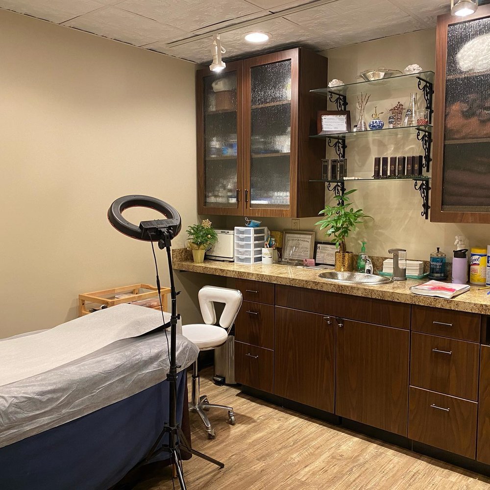 Tracy's Lashes and Brows Logo