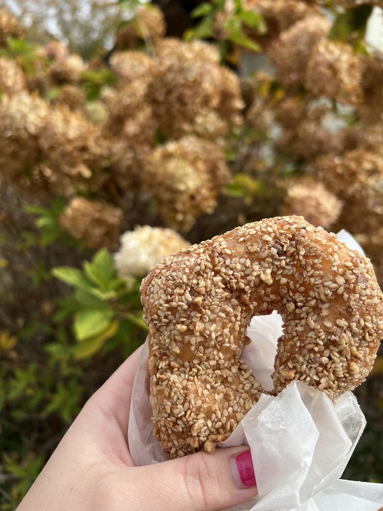 HOLE - Hot Doughnuts and Fresh Coffee