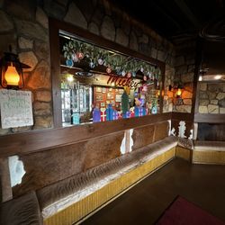 Mickey's Top Sirloin - Waiting area