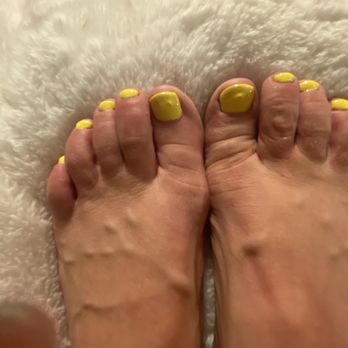 Supreme Dollar Nails - Big toes have bubbles again. This was after they fixed them - Nail Salons Near Me - Jacksonville, Florida Supreme Dollar Nails - Big toes have bubbles again. This was after they fixed them - Nail Salons Near Me - Jacksonville, Florida