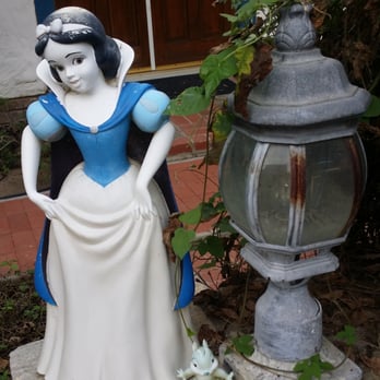 Briar Rose Winery - Cute Snow White decor! - Wineries Near Me - Temecula, California Briar Rose Winery - Cute Snow White decor! - Wineries Near Me - Temecula, California