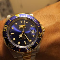 Buffalo Exchange - Beautiful Invicta watch with the blue face