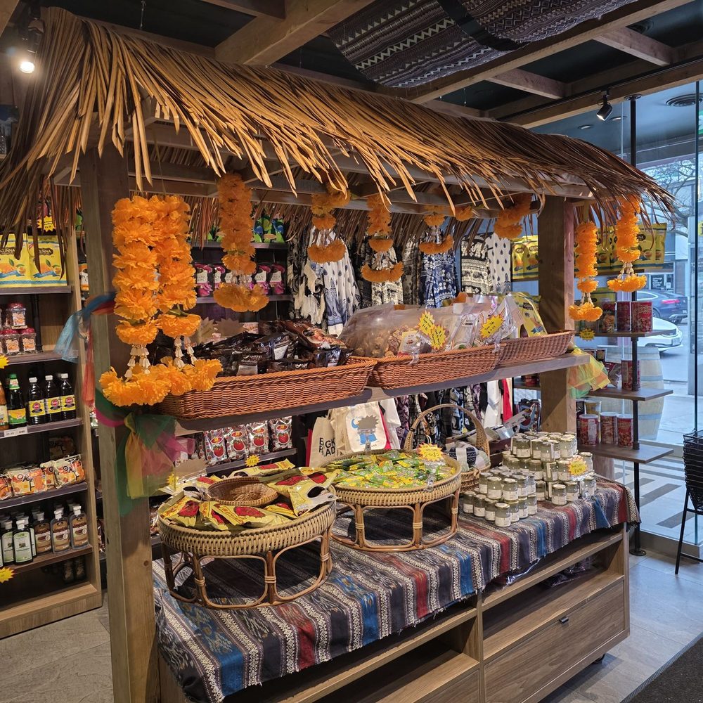 Pii Nong - The front market space - Thai Near Me - Toronto, Ontario Pii Nong - The front market space - Thai Near Me - Toronto, Ontario