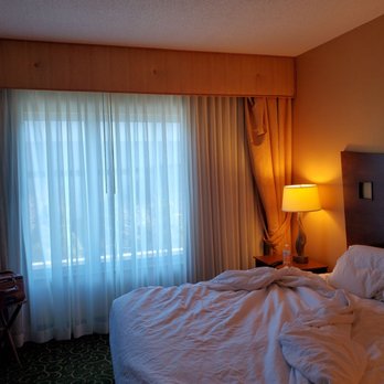 Embassy Suites by Hilton Hampton Convention Center - Warm decor, comfy pillows..bed was just lumpy - Hotels Near Me - Hampton, Virginia Embassy Suites by Hilton Hampton Convention Center - Warm decor, comfy pillows..bed was just lumpy - Hotels Near Me - Hampton, Virginia
