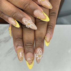 S Plus Nail & Eyelash - Acrylic