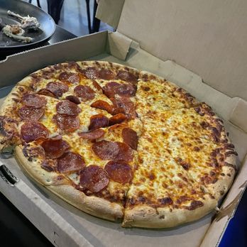 Arcade 92 - Pizza - Arcades Near Me - Flower Mound, Texas