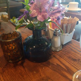 Hamilton's Kitchen - Table flowers - New American Near Me - Winter Park, Florida Hamilton's Kitchen - Table flowers - New American Near Me - Winter Park, Florida