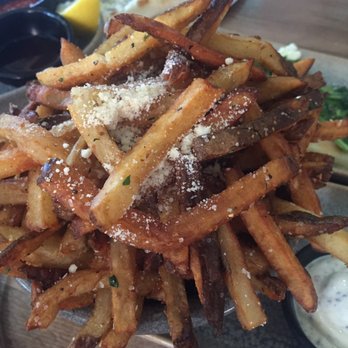 Moku Kitchen - Truffle garlic fries - Cocktail Bars Near Me - Honolulu, Hawaii