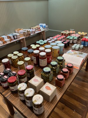 Spread Market & Larder by null