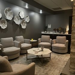 Woodhouse Spa - Zionsville - Relaxation lounge seating and snacks
