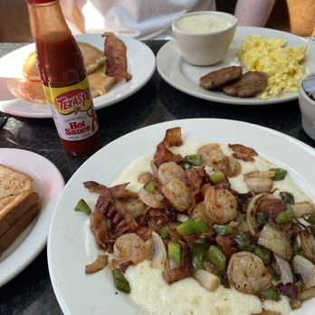 Quinn’s - Shrimp and Grits - Breakfast & Brunch Near Me - Savannah, Georgia Quinn’s - Shrimp and Grits - Breakfast & Brunch Near Me - Savannah, Georgia