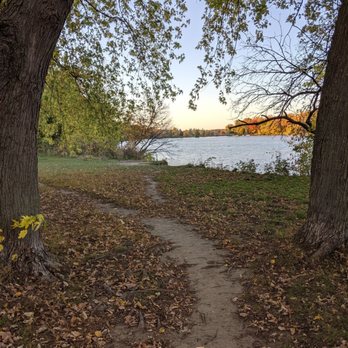 David Bartlett Park - Path near the water - Dog Parks Near Me - Ottawa, Ontario