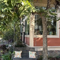 Jenny's Downtown Hideaway
