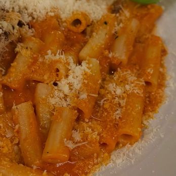 OLIVIA - Pasta à la vodka - Italian Near Me - Tampa, Florida OLIVIA - Pasta à la vodka - Italian Near Me - Tampa, Florida