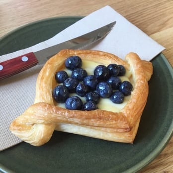 Short Straw - Blueberry custard Danish - Breakfast & Brunch Near Me - Hawthorn, VIC