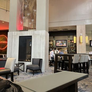 Swissôtel Chicago - Lobby bar - Hotels Near Me - Chicago, Illinois