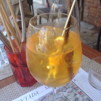 Luna Sentada - Italian Near Me - Venezia, VE