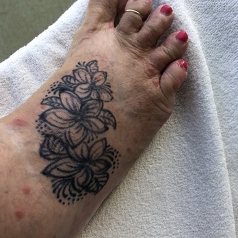 Henna Lounge - Excuse the bites! Haha. This was exactly what I asked for, looked great with my flip flops - Henna Artists Near Me - Kihei, Hawaii