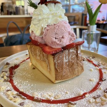 Coche Valley Dessert Cafe - Strawberry Mania - Desserts Near Me - Seattle, Washington Coche Valley Dessert Cafe - Strawberry Mania - Desserts Near Me - Seattle, Washington