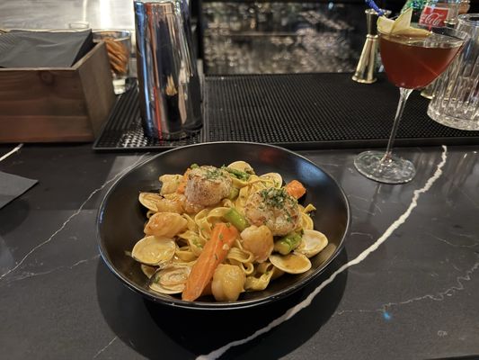 Hugo’s Seafood Bar by null