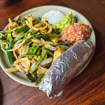 Chilango - Chicken fajitas - Mexican Near Me - Minneapolis, Minnesota
