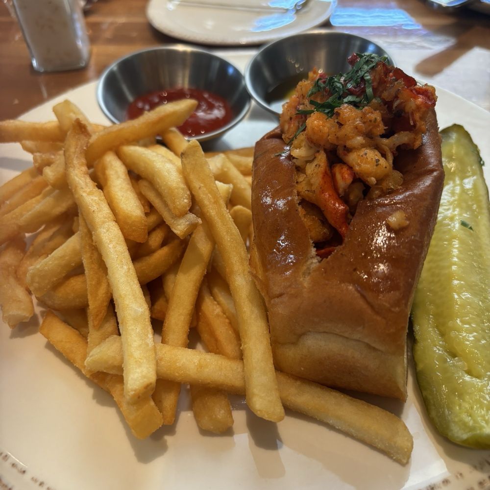 Bluewater Grill Seafood Restaurant & Market Carlsbad - Lobster roll - Seafood Near Me - Carlsbad, California