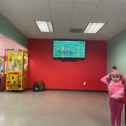 Sweet Treats & Cafe - Tv & Game area