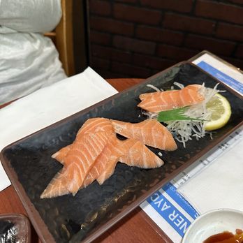 Fuji Sushi - Salmon Sashimi - Sushi Bars Near Me - Elk Grove, California