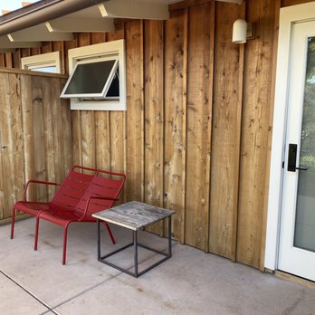 Skyview Motel - 'Superior' private patio- furniture was disappointing, website showed 2 padded loungers for this type of room - Hotels Near Me - Los Alamos, California