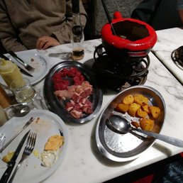 Mixed meat fondue - beef chicken duck Mixed meat fondue - beef chicken duck