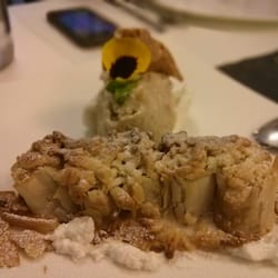 Azafrán - Hojaldre de manzana y mousse de helados