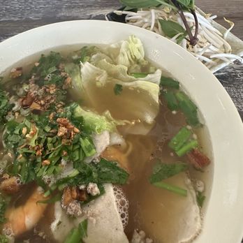 Bep Nha - Viet Kitchen - HỦ TIẾU/MÌ ĐỒ BIỂN THẬP CẨM- EGG NOODLE COMBINATION SOUP Served with seafood and pork - Vietnamese Near Me - Dallas, Texas